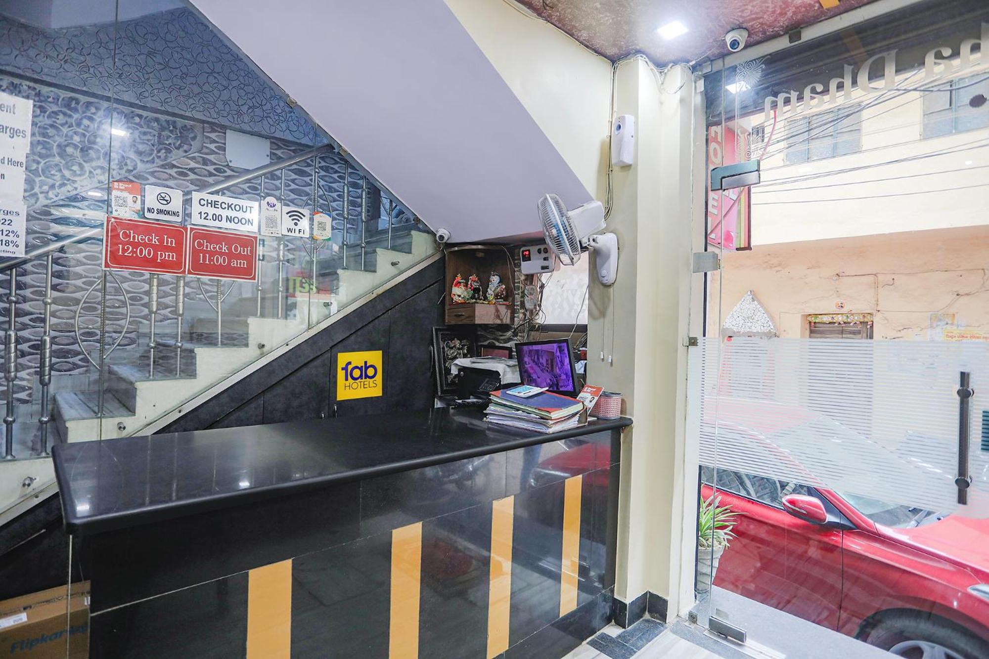 OYO 69930 Hotel Kanha Dham Kanpur Bagian luar foto