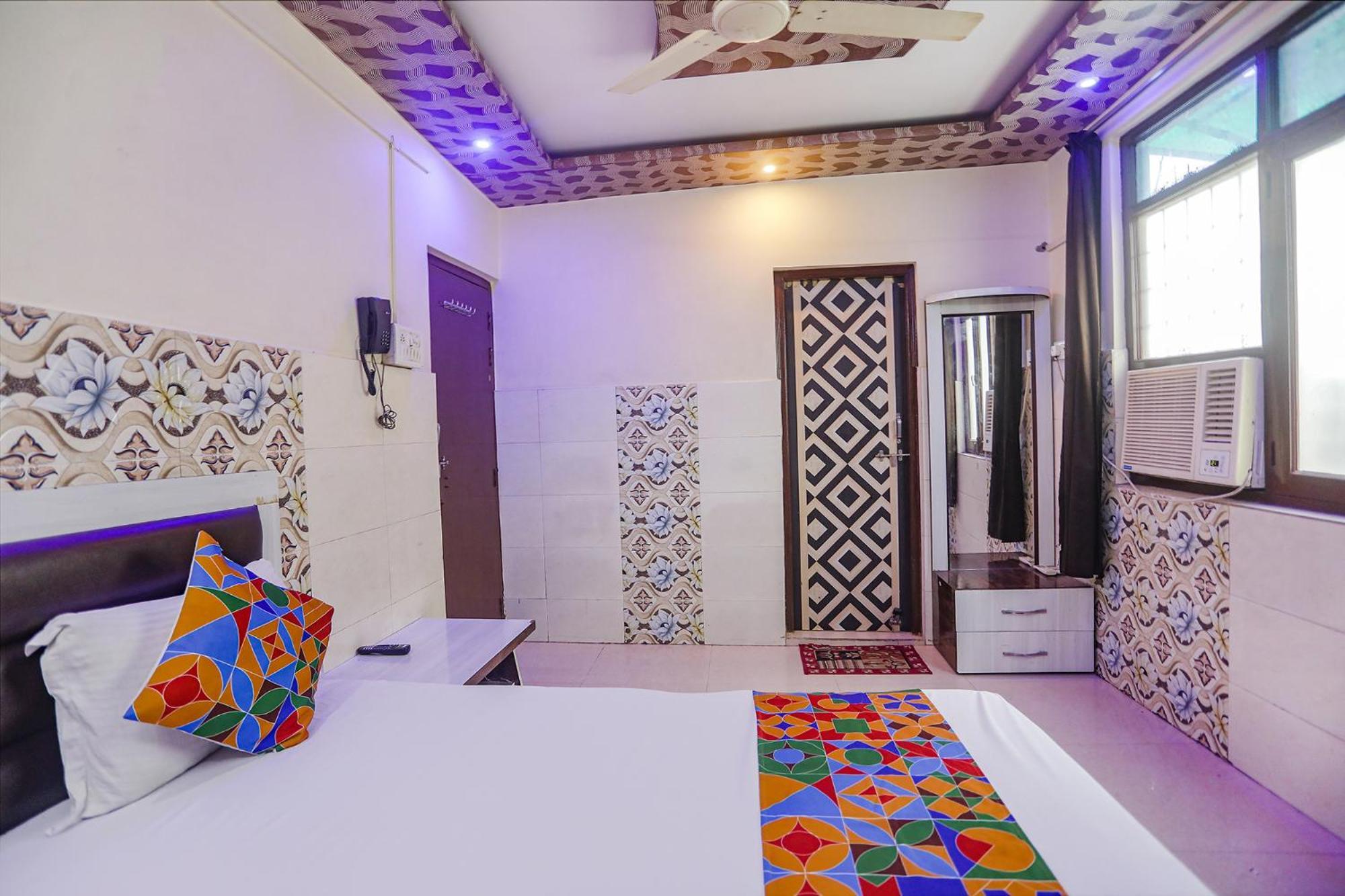 OYO 69930 Hotel Kanha Dham Kanpur Bagian luar foto