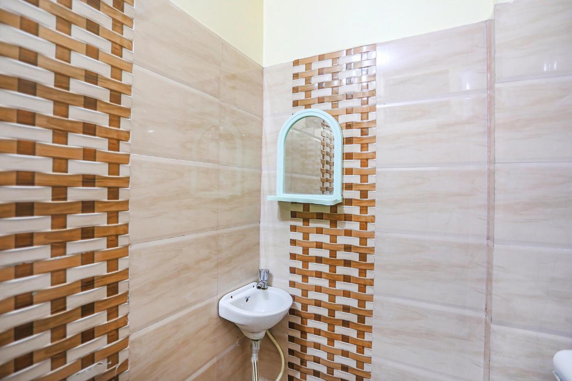 OYO 69930 Hotel Kanha Dham Kanpur Bagian luar foto
