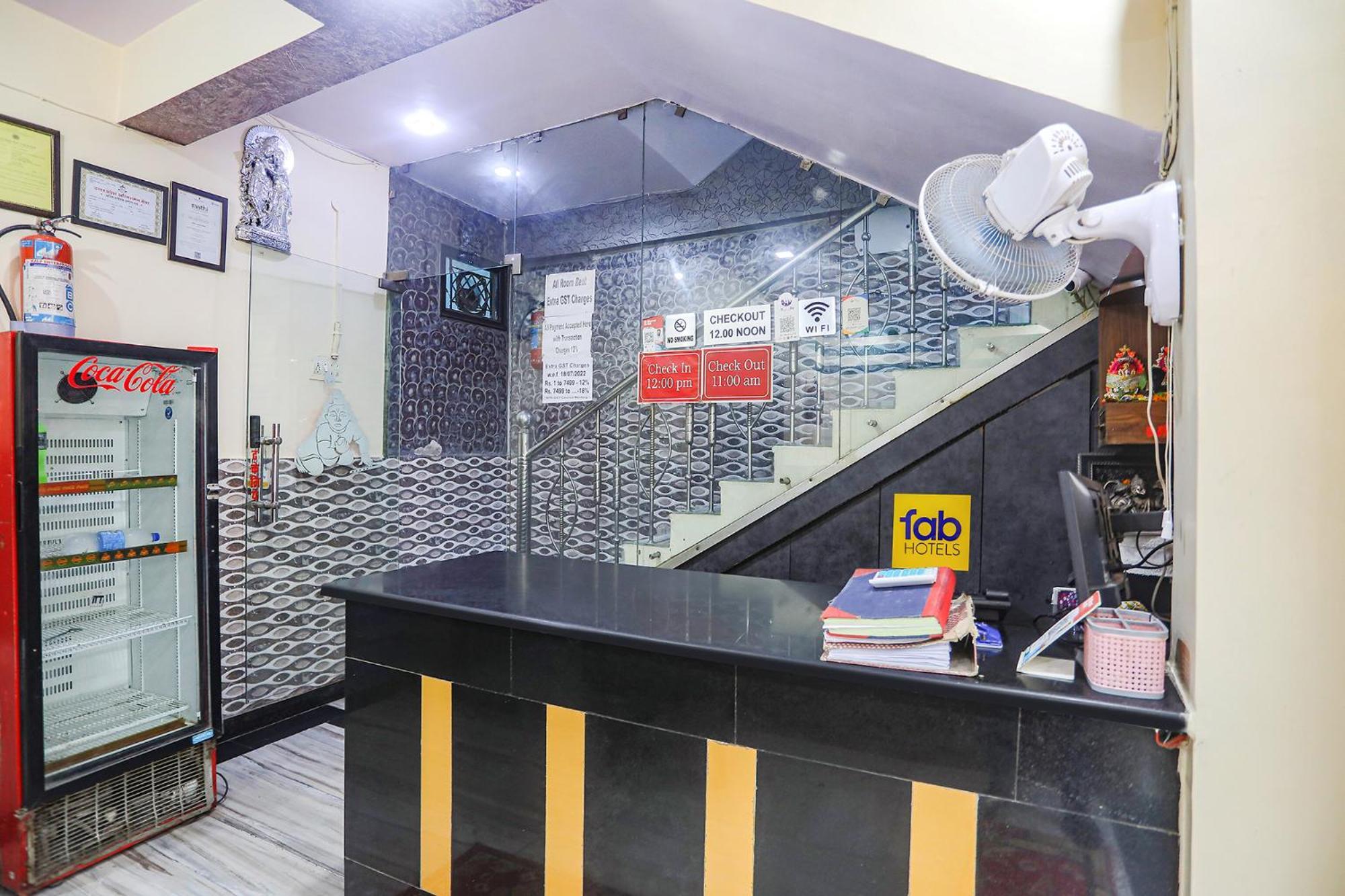 OYO 69930 Hotel Kanha Dham Kanpur Bagian luar foto