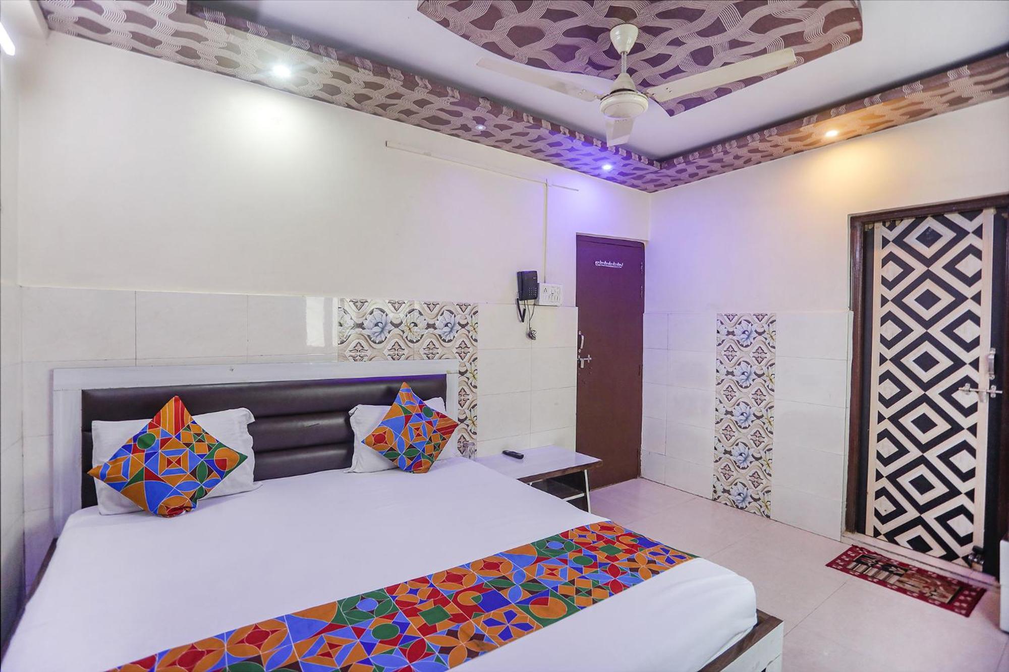 OYO 69930 Hotel Kanha Dham Kanpur Bagian luar foto