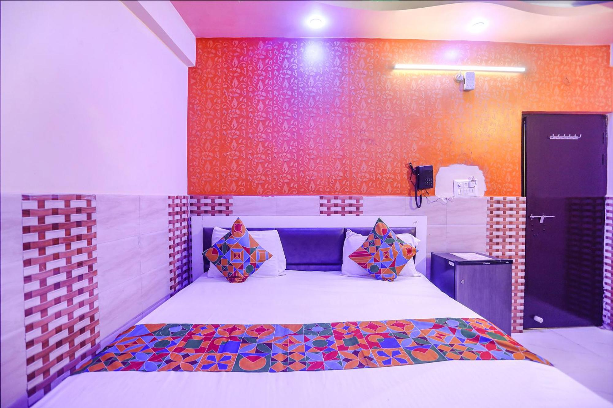 OYO 69930 Hotel Kanha Dham Kanpur Bagian luar foto