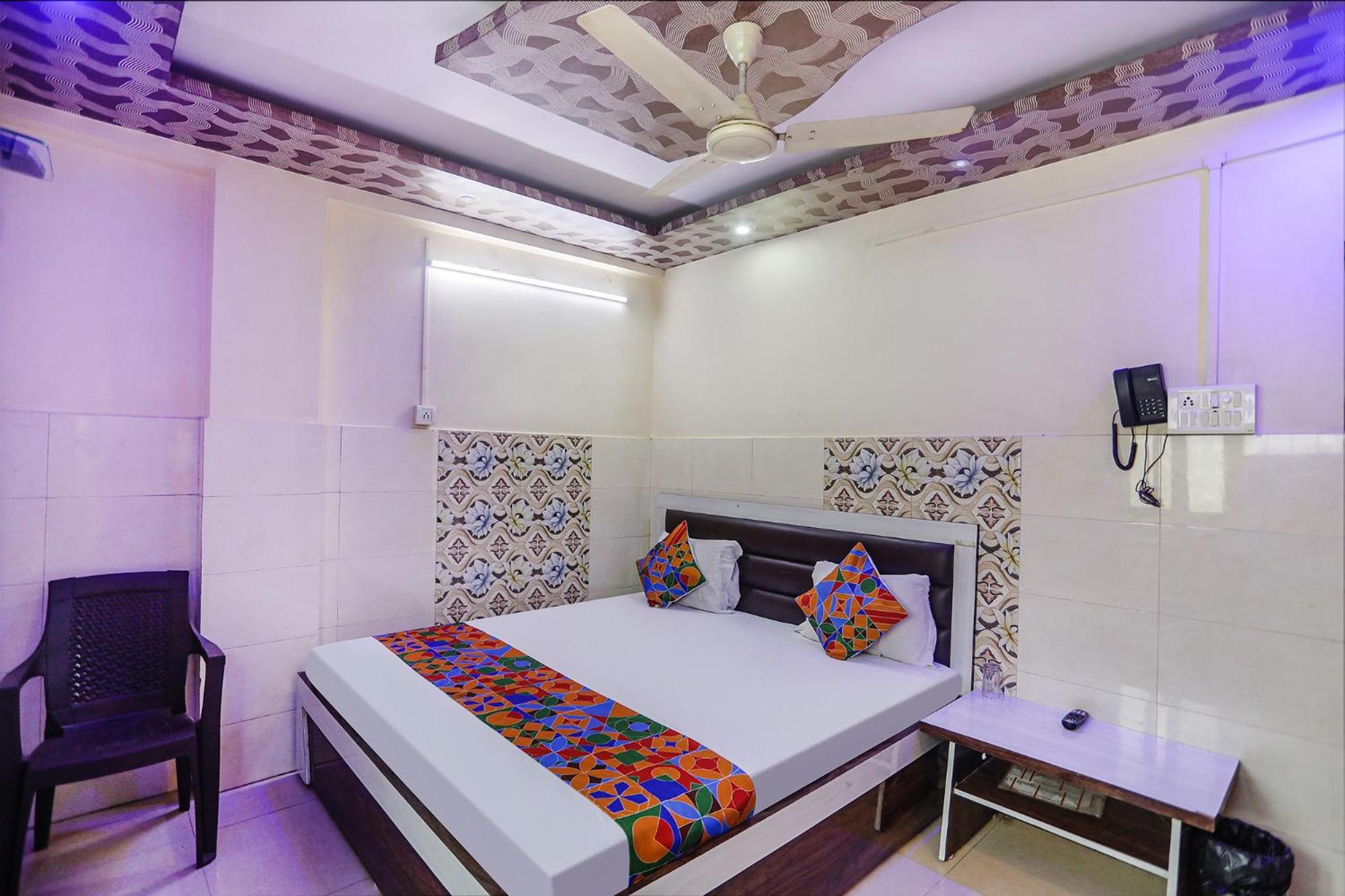 OYO 69930 Hotel Kanha Dham Kanpur Bagian luar foto